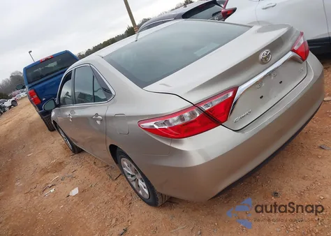 2015 Toyota Camry Le z USA, uszkodzony, nr VIN 4T1BF1FK1FU045791